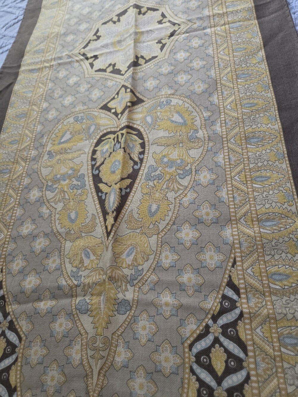 Authentic Etro Scarf Paisley Border Shawl in Gold and Olive - Picture 9 of 9